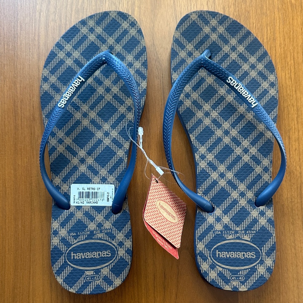 Havaianas 🏖️Retro Navy and Beige Checkered Flip Flops